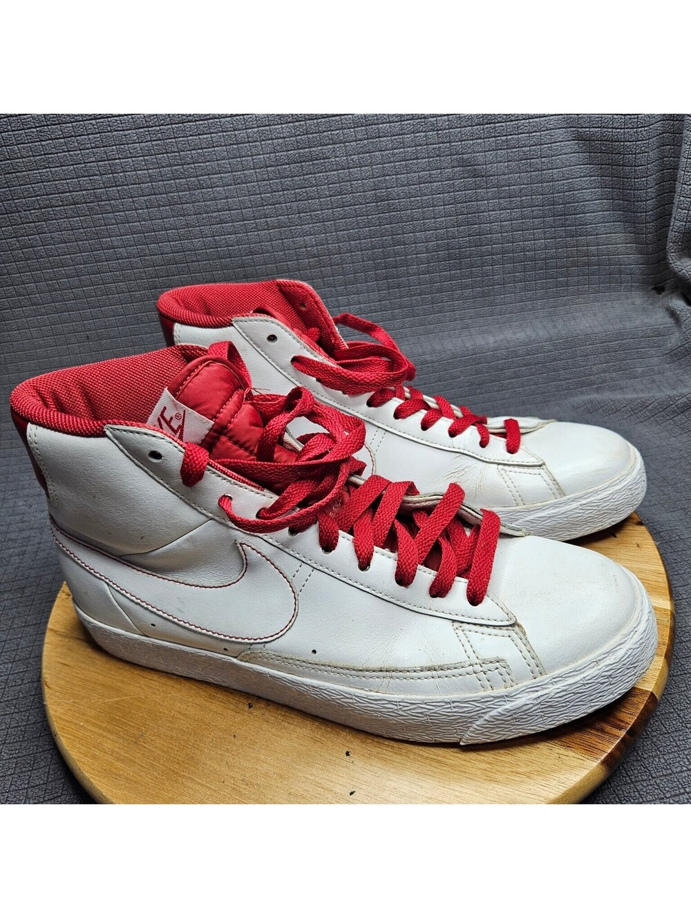 Nike Blazer Mid '09 Men's 9 White Red High Top Retro Classic Sneakers